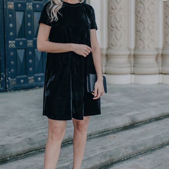 ✨ LALA BLACK VELVET DRESS✨ - Picture 3 of 5